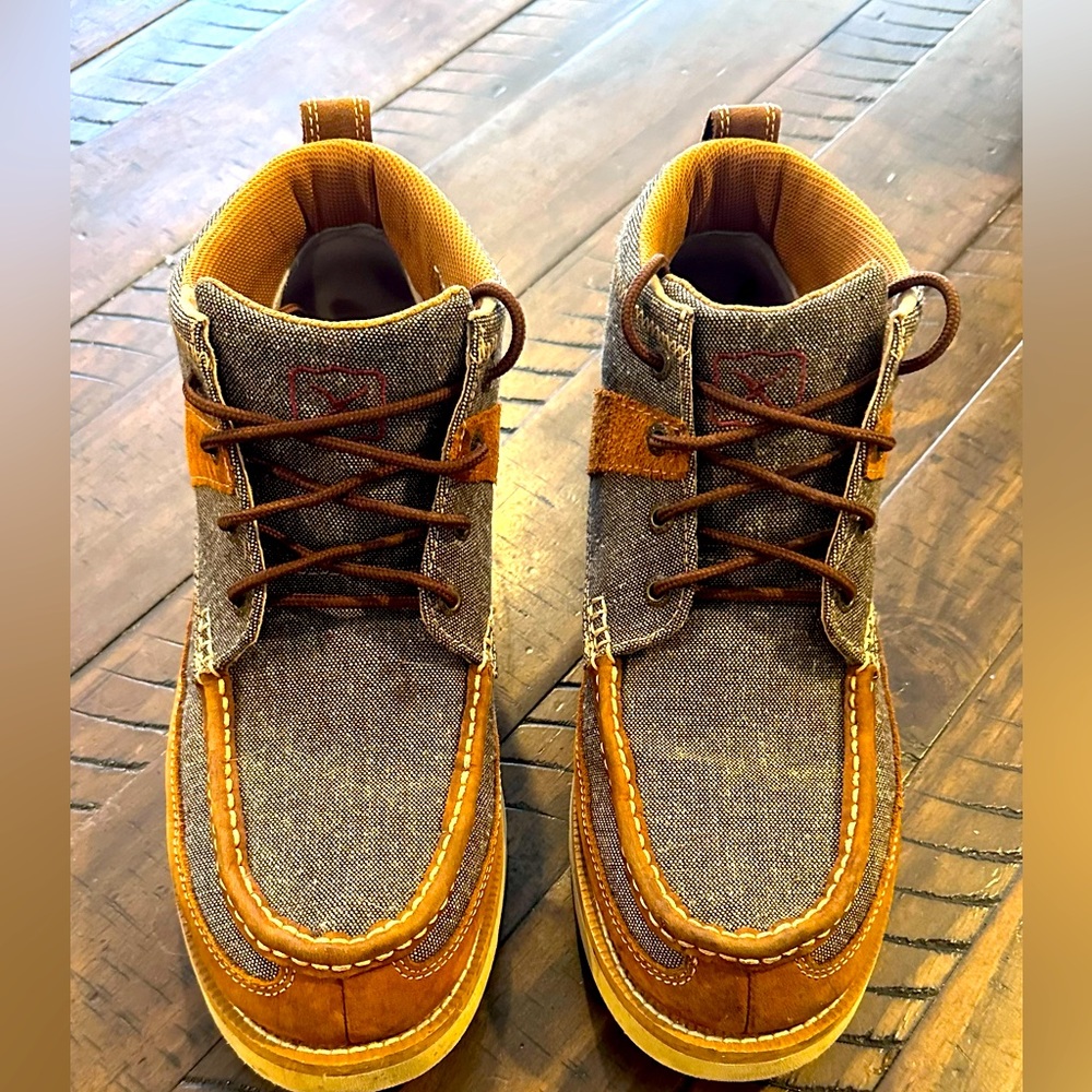 Twisted x shows size 9.5 worn once